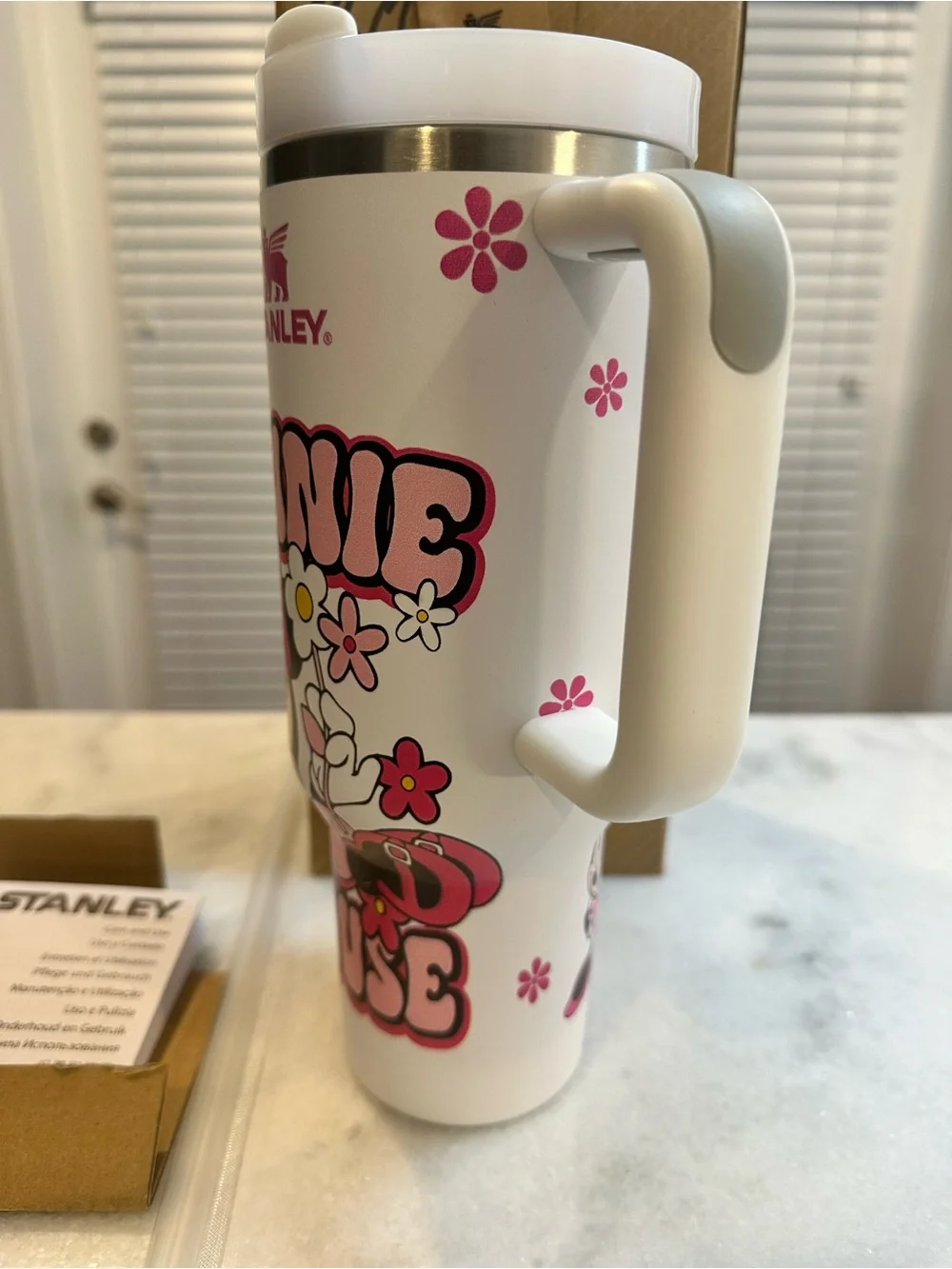 Stanley Disney Minnie Mouse White & Pink 40oz Quencher H20 Tumbler with Handle - Picture 3 of 14
